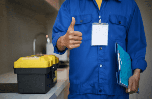 zelador-fazendo-joia-para-empresa-de-zeladoria-terceirizada